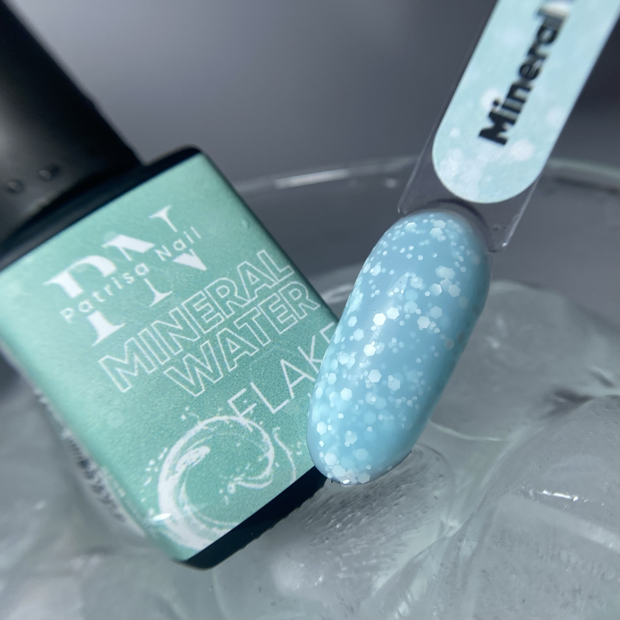 FLAKE base Mineral Water PN голубая база с белыми шестигранниками 16 мл