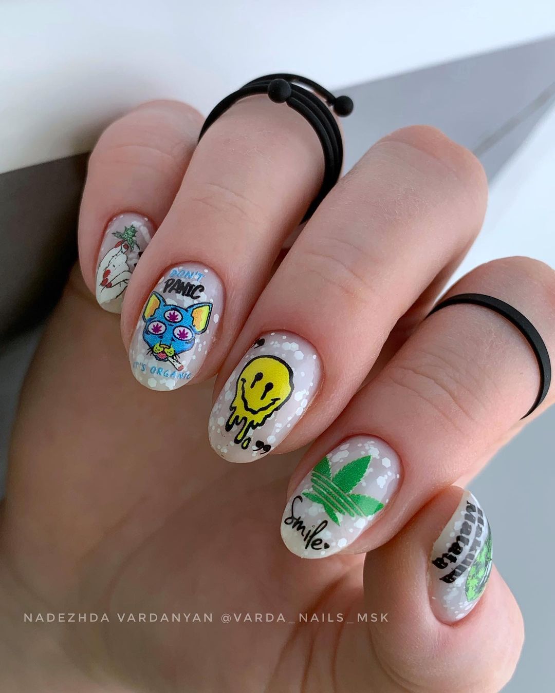 FLAKE base PN Lychee нежно-серая база с белыми шестигранниками 16 мл