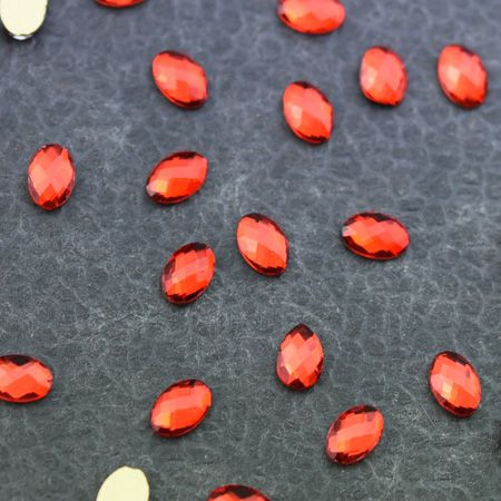 Стразы фигурные PN Овал красный 4*6 мм 10 шт.