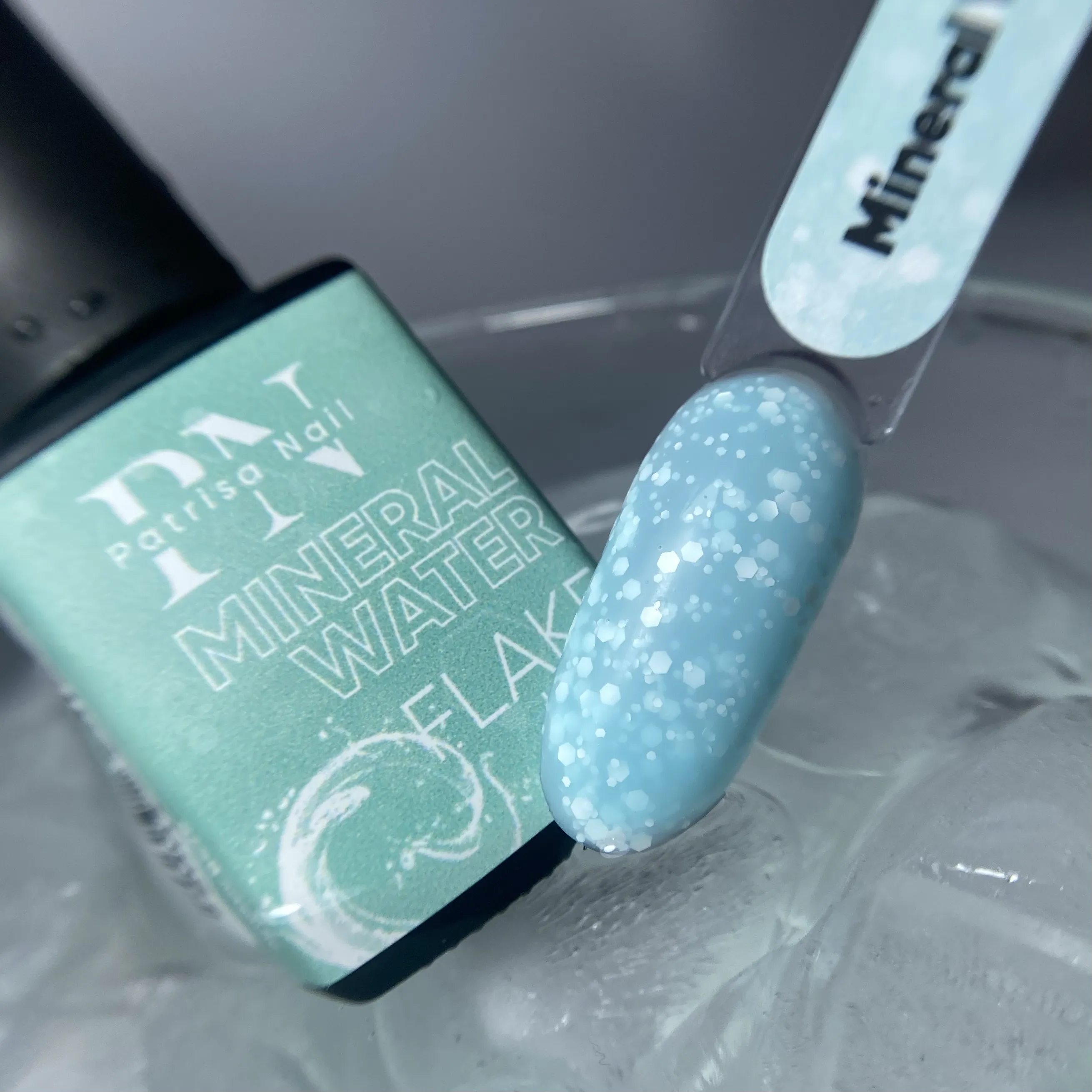 FLAKE base Mineral Water PN голубая база с белыми шестигранниками 16 мл